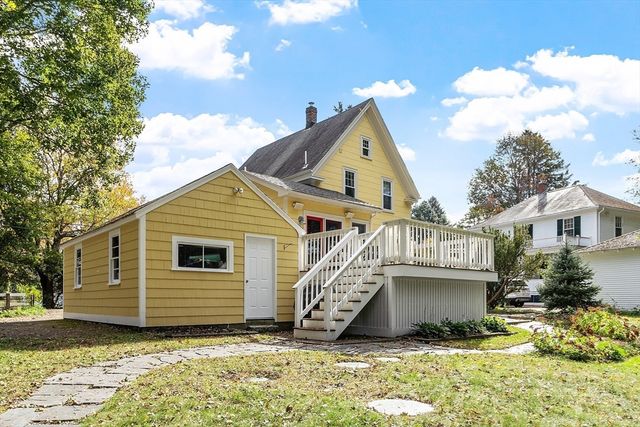 52 Maple St, Hamilton, MA 01982