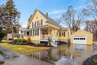 52 Maple St, Hamilton, MA 01982