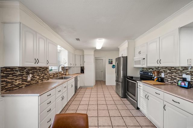 38 Tucker Creek Rd, Conway, AR 72034