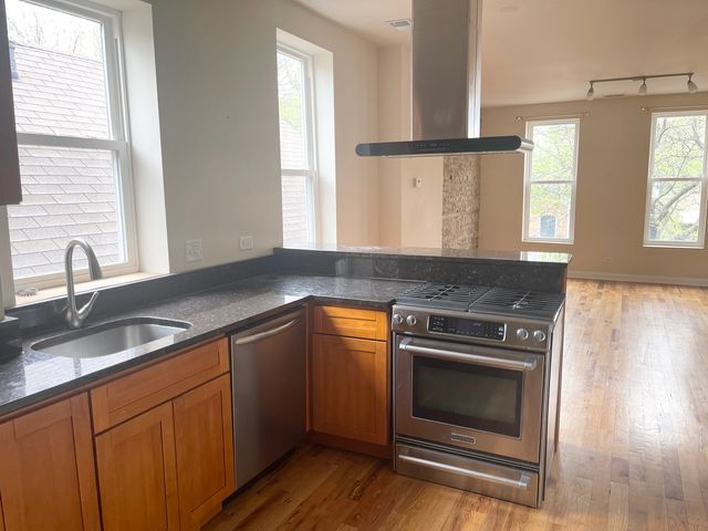 2148 W 18th Street, Chicago, IL 60608