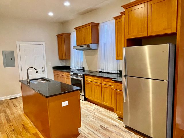 2148 W 18th Street, Chicago, IL 60608