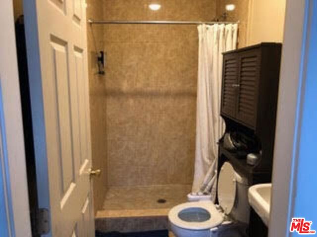 2108 Oak Street C, Los Angeles, CA 90007