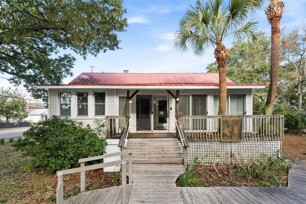 2250 Myrtle Avenue, Sullivans Island, SC 29482