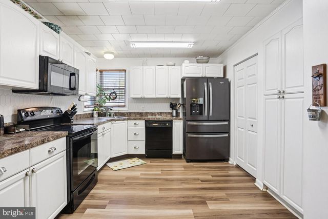 47 GLENWOOD LN, Levittown, PA 19055