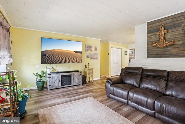 47 GLENWOOD LN, Levittown, PA 19055