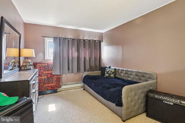 47 GLENWOOD LN, Levittown, PA 19055