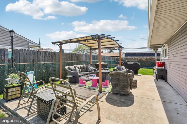 47 GLENWOOD LN, Levittown, PA 19055