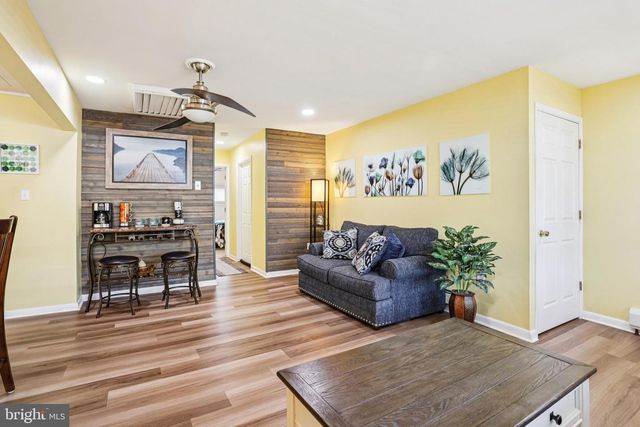 47 GLENWOOD LN, Levittown, PA 19055