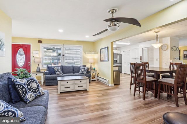 47 GLENWOOD LN, Levittown, PA 19055
