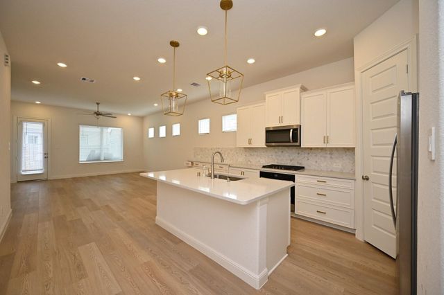 4112 Farm Hollow Street, Houston, TX 77080