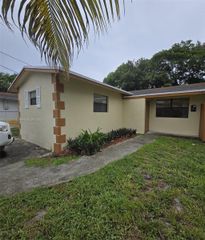 1905 SW 11th St 1-2, Fort Lauderdale, FL 33312