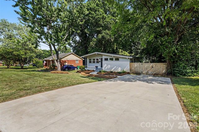 1338 Edgewater Drive, Charlotte, NC 28210