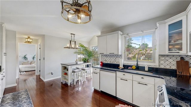 6207 Ridgefield Drive, Charlestown, IN 47111