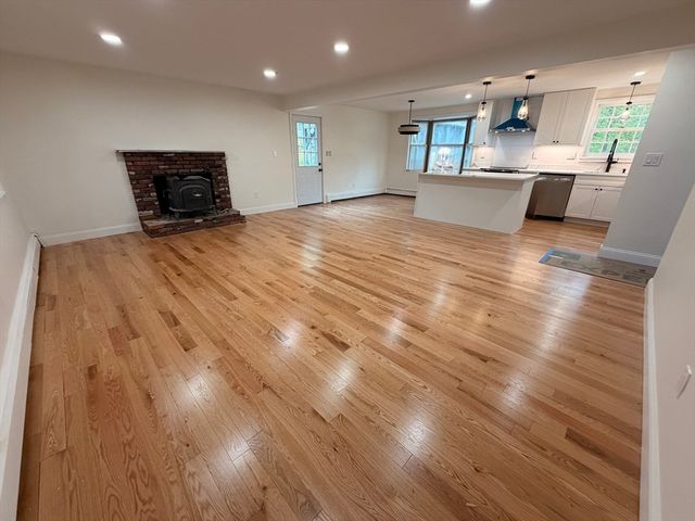 368 Hill Rd, Boxborough, MA 01719