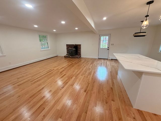 368 Hill Rd, Boxborough, MA 01719