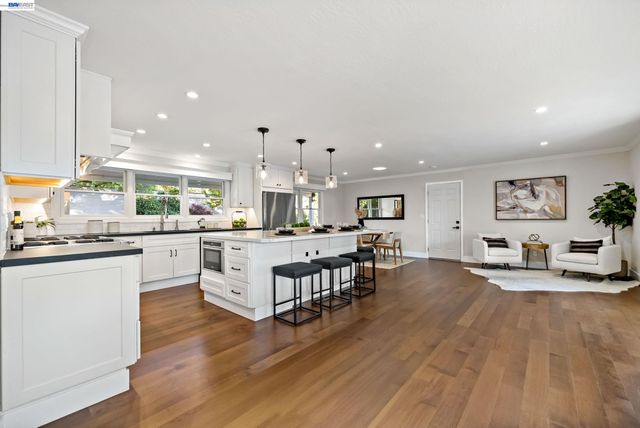 1021 Scots Ln, Walnut Creek, CA 94596