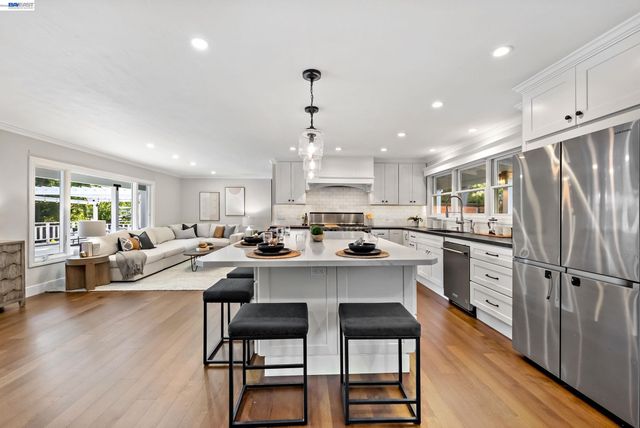 1021 Scots Ln, Walnut Creek, CA 94596