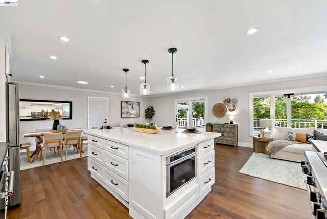 1021 Scots Ln, Walnut Creek, CA 94596