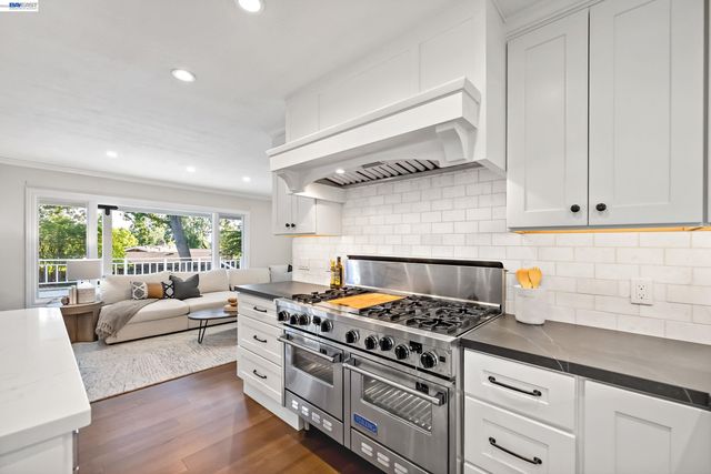 1021 Scots Ln, Walnut Creek, CA 94596