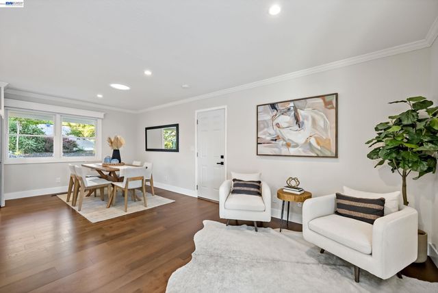1021 Scots Ln, Walnut Creek, CA 94596