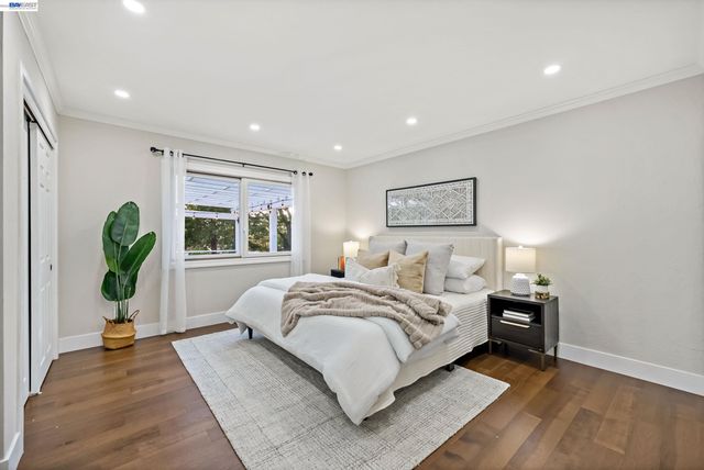 1021 Scots Ln, Walnut Creek, CA 94596