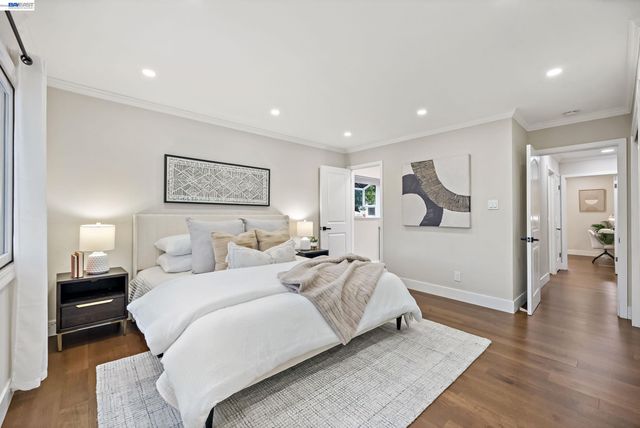 1021 Scots Ln, Walnut Creek, CA 94596