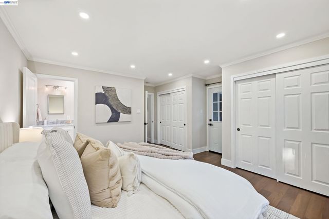 1021 Scots Ln, Walnut Creek, CA 94596