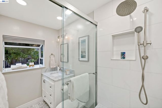 1021 Scots Ln, Walnut Creek, CA 94596