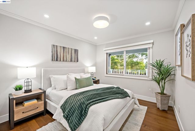 1021 Scots Ln, Walnut Creek, CA 94596