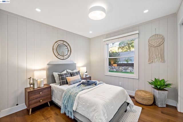 1021 Scots Ln, Walnut Creek, CA 94596