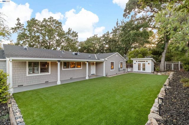1021 Scots Ln, Walnut Creek, CA 94596