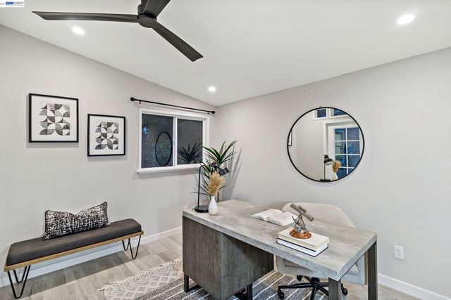 1021 Scots Ln, Walnut Creek, CA 94596