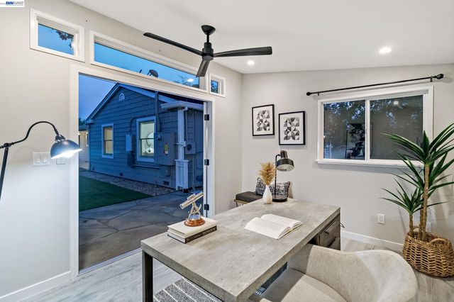 1021 Scots Ln, Walnut Creek, CA 94596