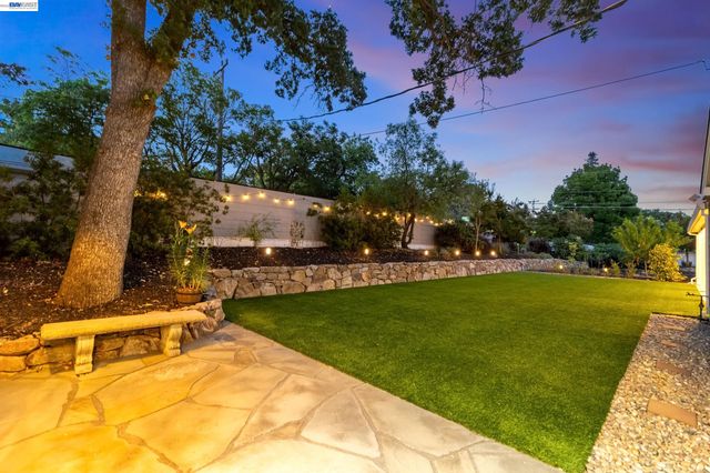 1021 Scots Ln, Walnut Creek, CA 94596