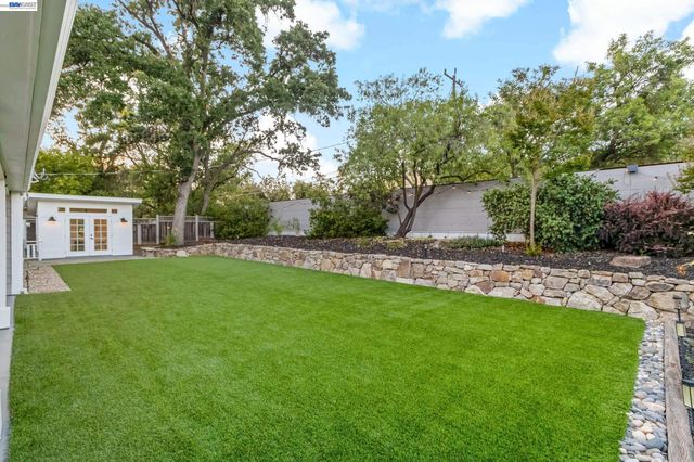 1021 Scots Ln, Walnut Creek, CA 94596