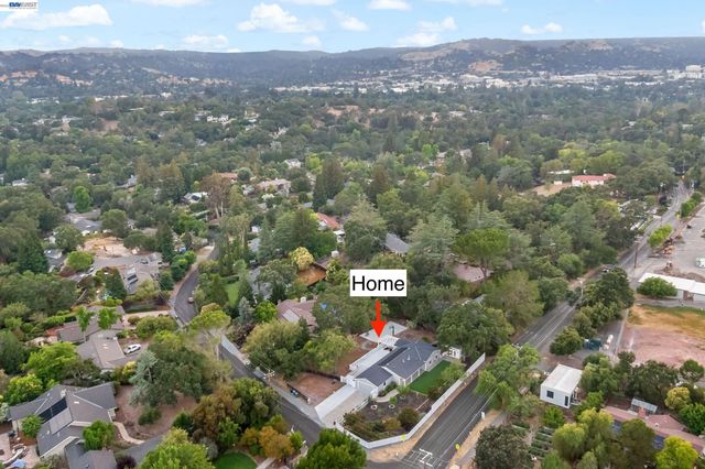 1021 Scots Ln, Walnut Creek, CA 94596