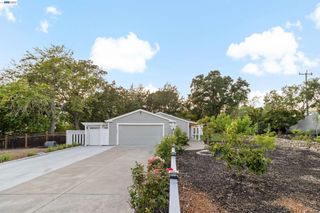 1021 Scots Ln, Walnut Creek, CA 94596