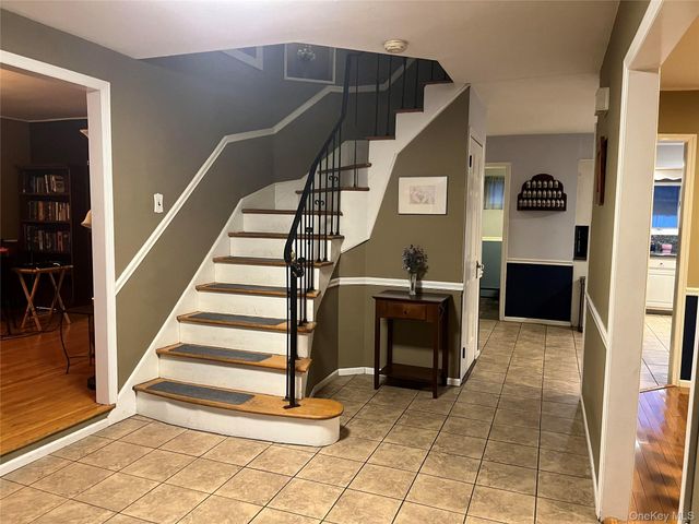 3 Decatur Lane, Lake Grove, NY 11755