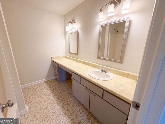 962 Doeskin Drive NW, Conyers, GA 30012