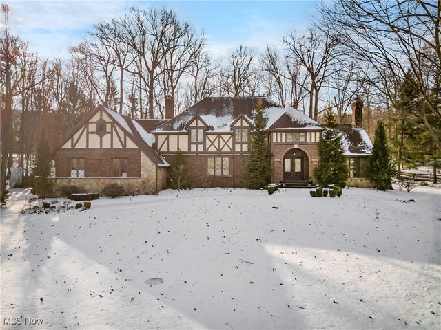 10242 Pinecrest Road, Concord, OH 44077