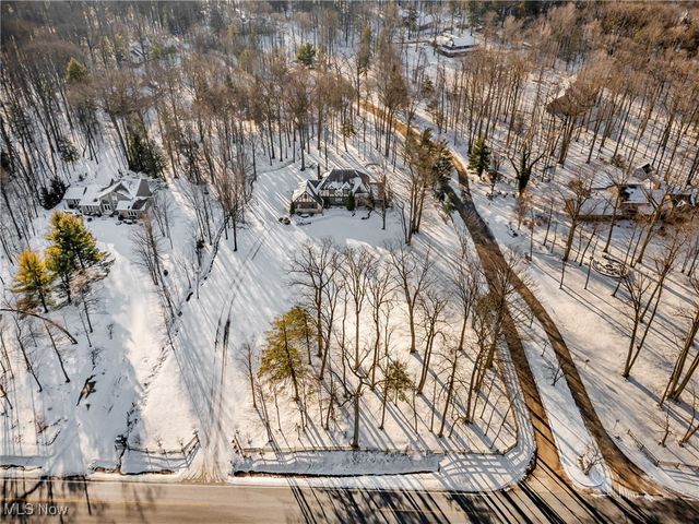 10242 Pinecrest Road, Concord, OH 44077