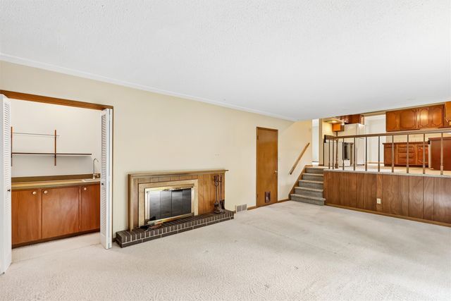 3924 Dakota Drive, West Des Moines, IA 50265