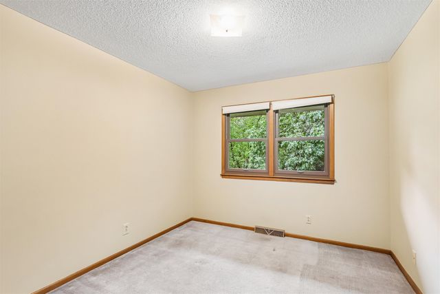 3924 Dakota Drive, West Des Moines, IA 50265