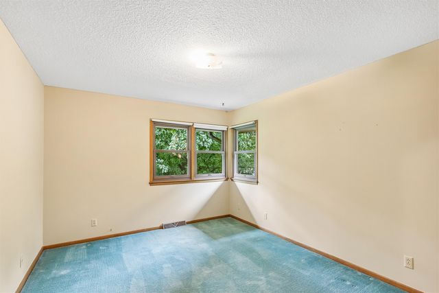 3924 Dakota Drive, West Des Moines, IA 50265