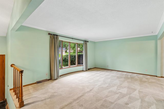 3924 Dakota Drive, West Des Moines, IA 50265