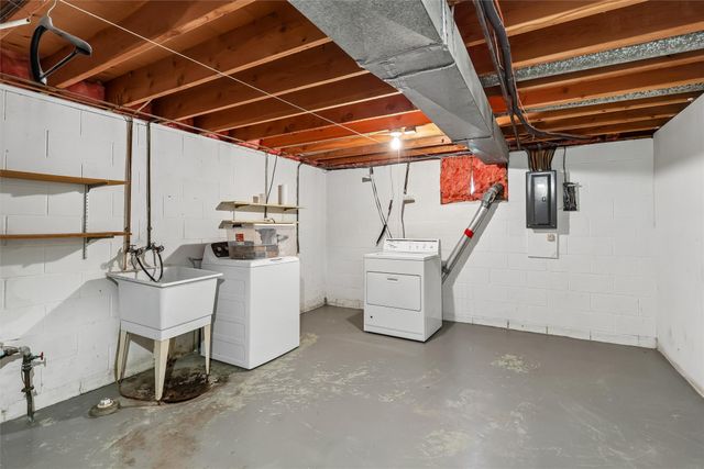 3924 Dakota Drive, West Des Moines, IA 50265