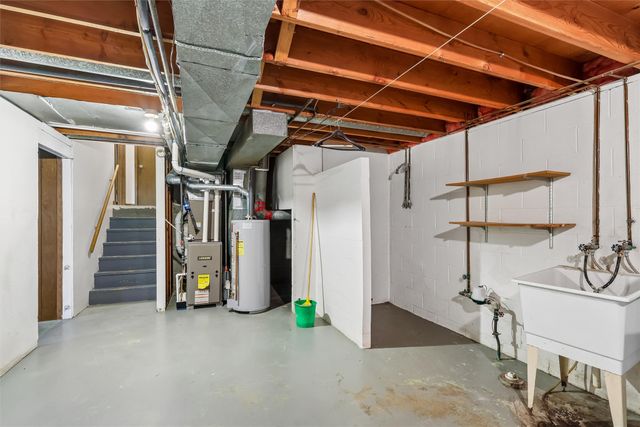 3924 Dakota Drive, West Des Moines, IA 50265