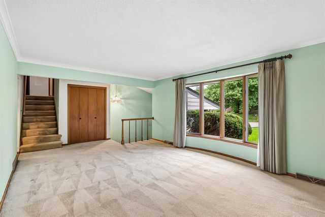 3924 Dakota Drive, West Des Moines, IA 50265