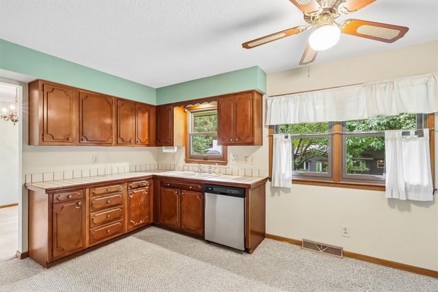 3924 Dakota Drive, West Des Moines, IA 50265