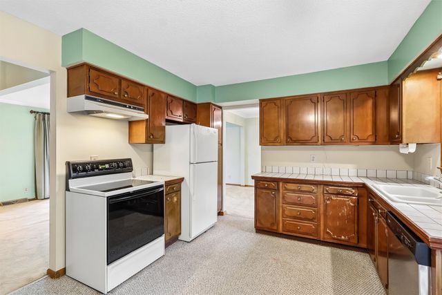 3924 Dakota Drive, West Des Moines, IA 50265